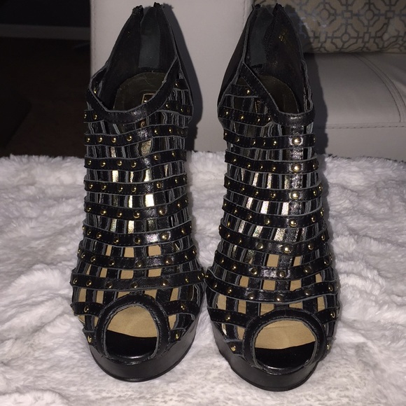 Black caged gold studded heels - Picture 1 of 3